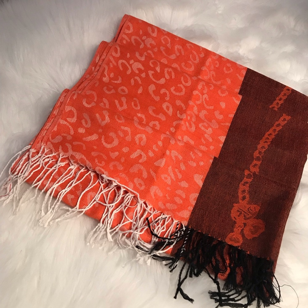Scarfs - Picture 2 of 5